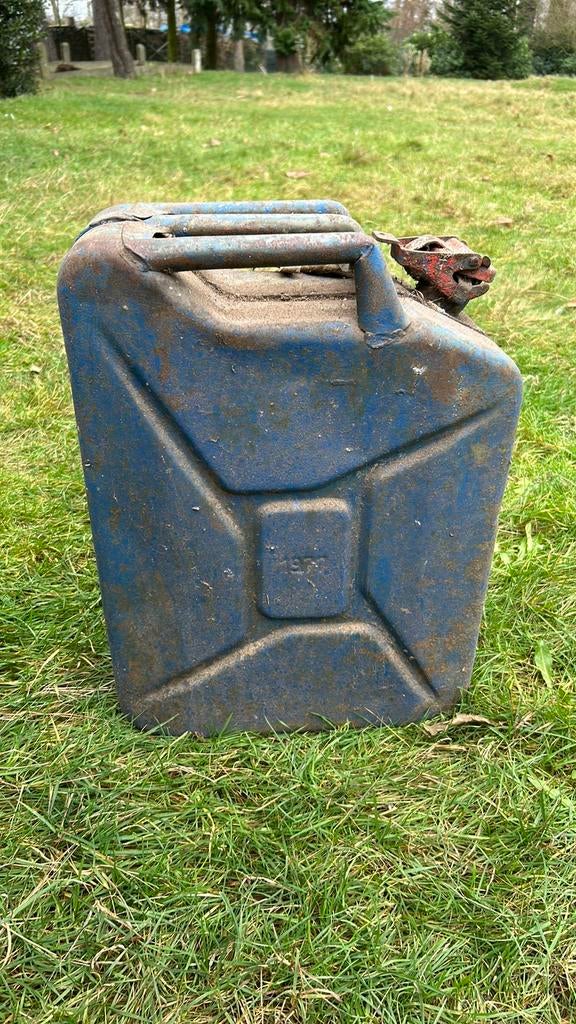Oude jerrycan, Ophalen, Gebruikt