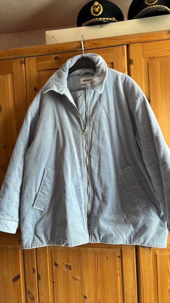 Weekday licht blauwe fluwelen jas medium, Kleding | Dames, Ophalen of Verzenden, Zo goed als nieuw