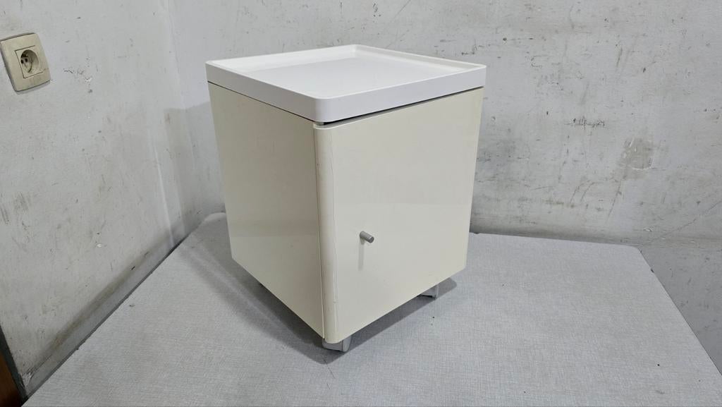 table de chevet médical sur roulettes 40cmx40cm, Enlèvement ou Envoi, Comme neuf