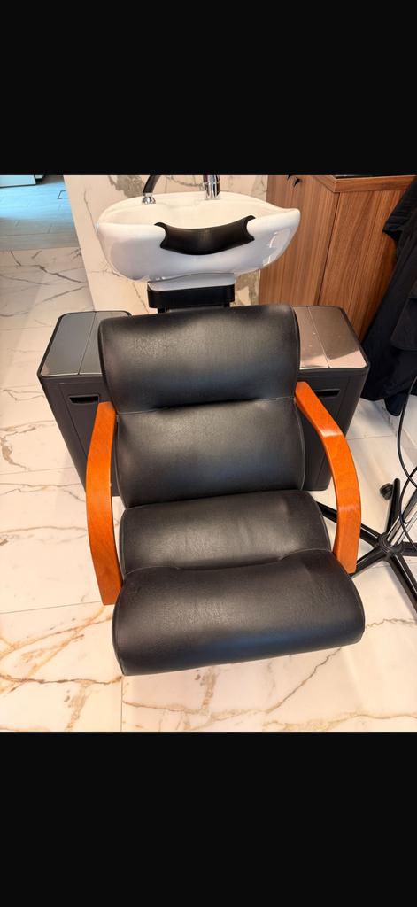 2 leder Kappersstoelen/1 wasbak/1 wachtstoel, Zakelijke goederen, Werkplek, Ophalen, Gebruikt, Stoel