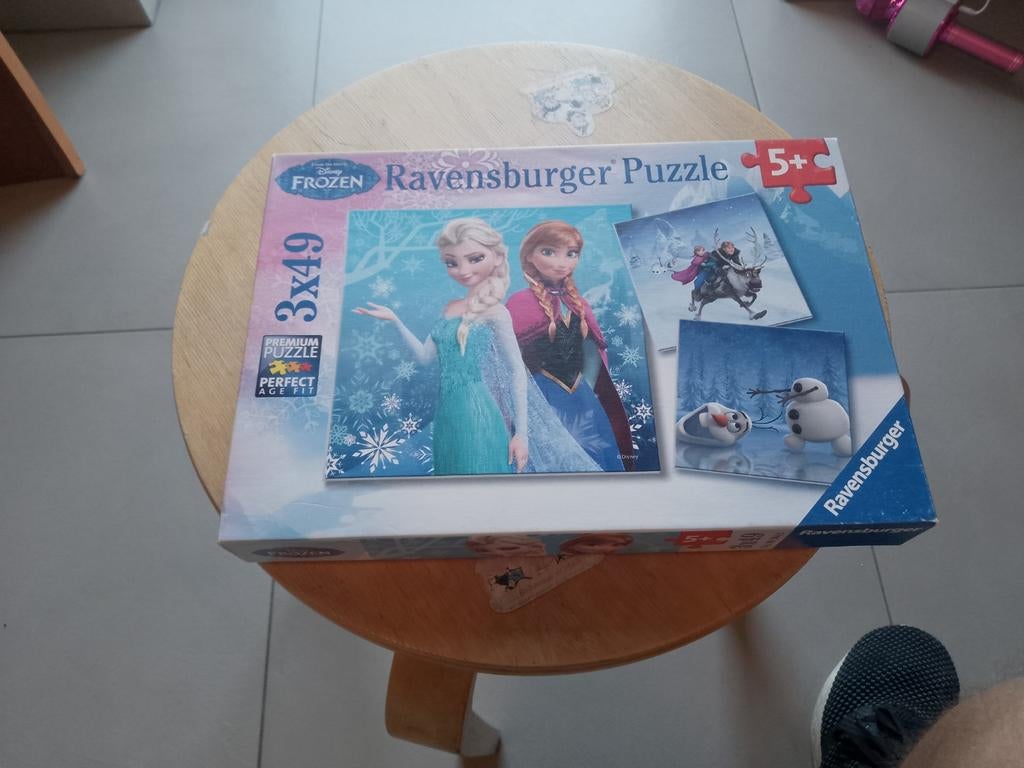 Puzzel frozen 3x49 5+, Ophalen of Verzenden, Zo goed als nieuw