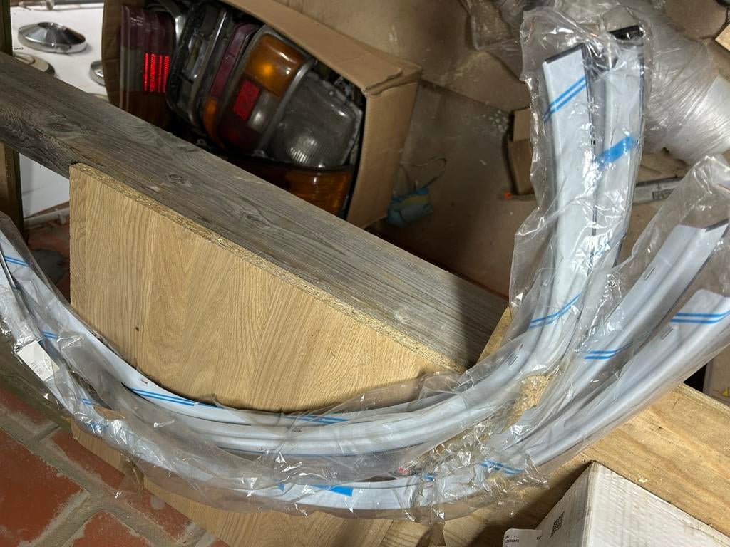 Molures chromées Mercedes /8, Autos : Pièces & Accessoires, Enlèvement ou Envoi, Avant