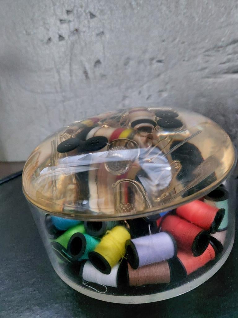 Lots de brocante très jolie boîte transparente pour filés à, Divers, Enlèvement