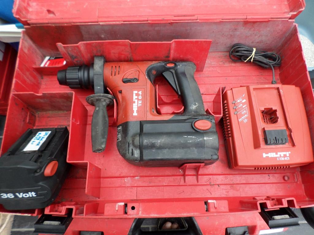 HILTI TE 6A 36 V, FOREUSE A PERCUSSION SDS + , 2 accu impec, 400 à 600 watts, Comme neuf, Enlèvement, Vitesse variable