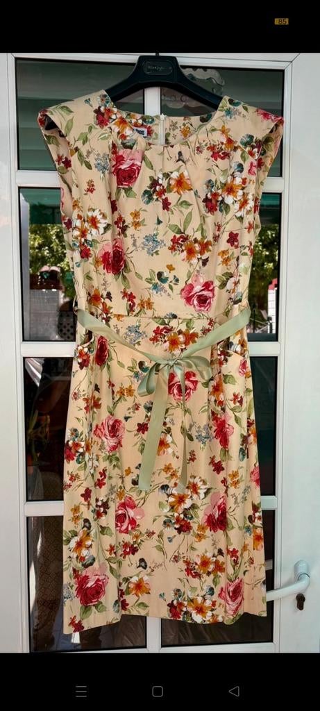 Mooie jurk in bloemmotief  van trechos, Kleding | Dames, Ophalen of Verzenden, Zo goed als nieuw, Maat 42/44 (L)