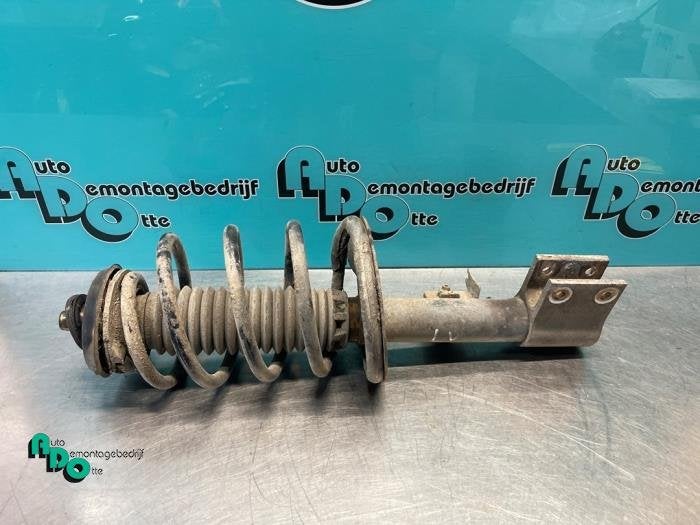 Schokdemperpoot links-voor van een Peugeot 307 (307 01-), Gebruikt, -, -, Ophalen of Verzenden