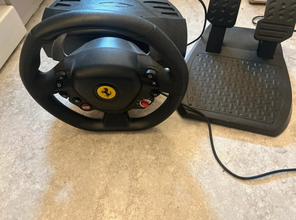 Volant ferrari PlayStation, Enlèvement, Utilisé, Volant ou Pédales, PlayStation 4