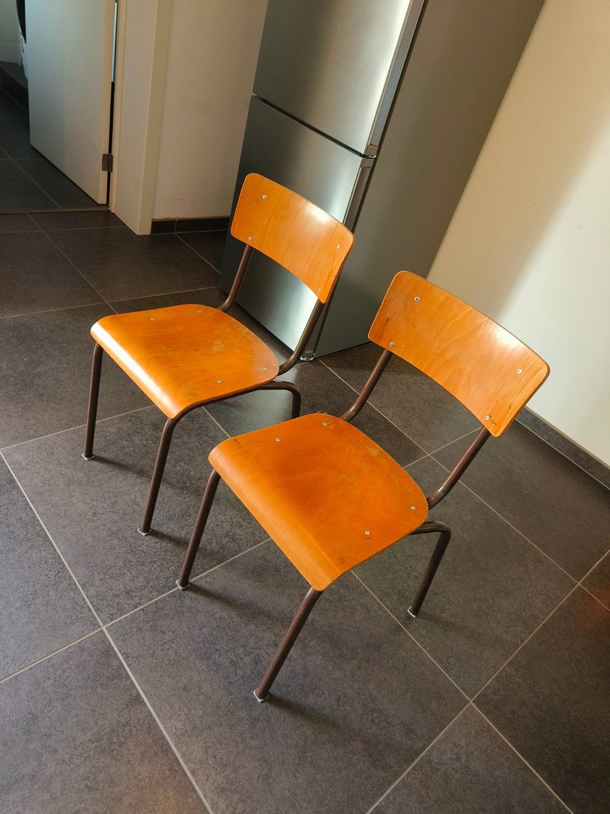 Schoolstoelen, Ophalen, Twee