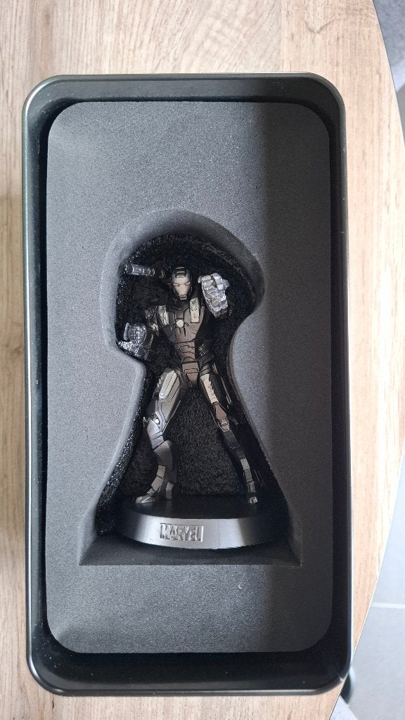 vend figurine war machine en métal, Kinderen en Baby's, Speelgoed | Actiefiguren, Ophalen, Zo goed als nieuw