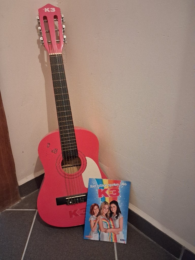 Gitaar K3, Ophalen, Zo goed als nieuw