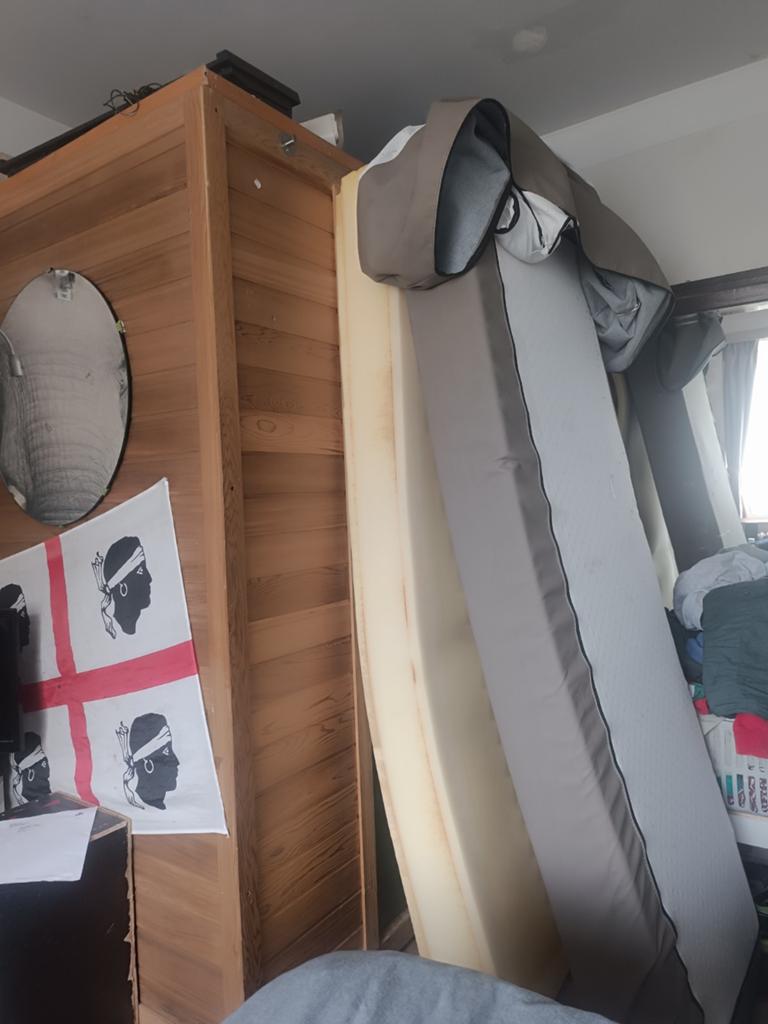 2 mousses épaisses simples (matelas) avec housse lavable gra, Enlèvement