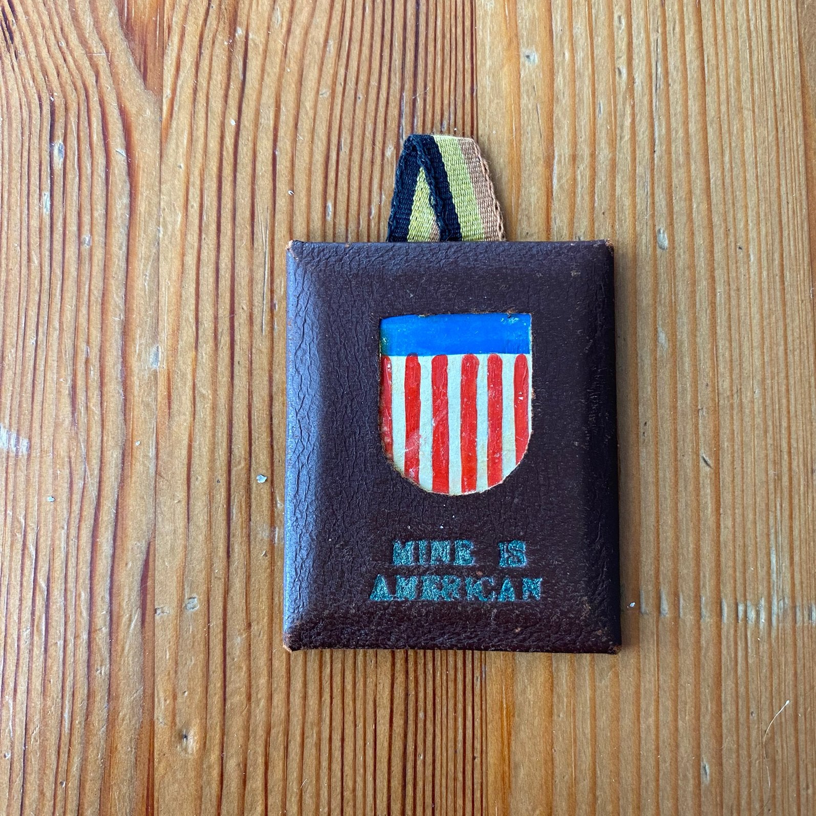 Souvenir Liberation WWll, de held die ik kuste..., Verzamelen, Militaria | Tweede Wereldoorlog, Ophalen of Verzenden