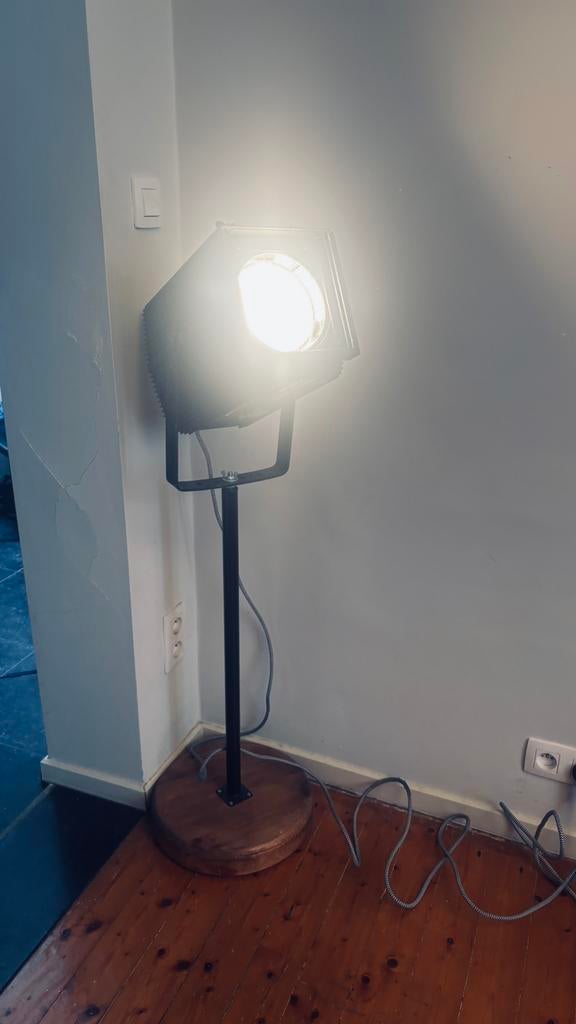 Theaterspot op voet, Huis en Inrichting, Ophalen, Gebruikt, 100 tot 150 cm, Metaal
