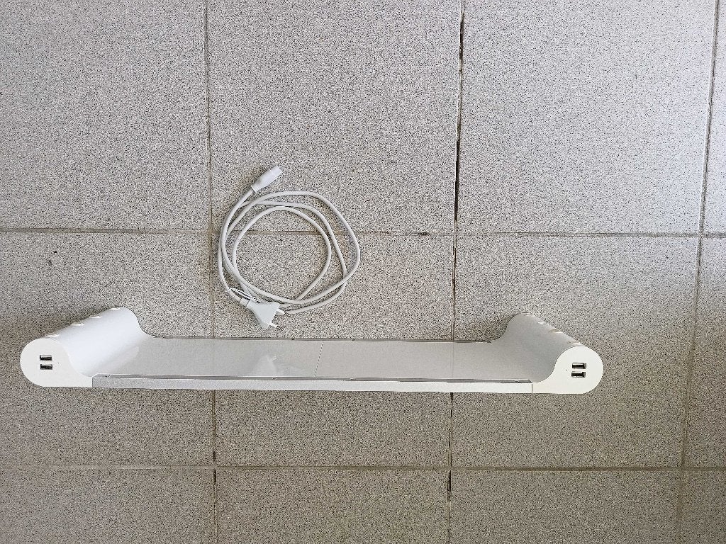Ikea monitorstandaard met 4 USBpoorten, Ophalen, Gebruikt