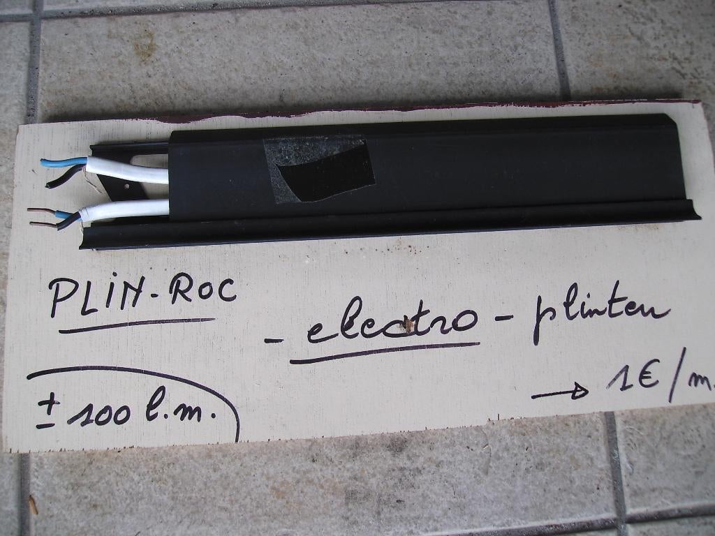 plinten electro - zwart pvc, Enlèvement, Neuf, Synthétique, Plinthes