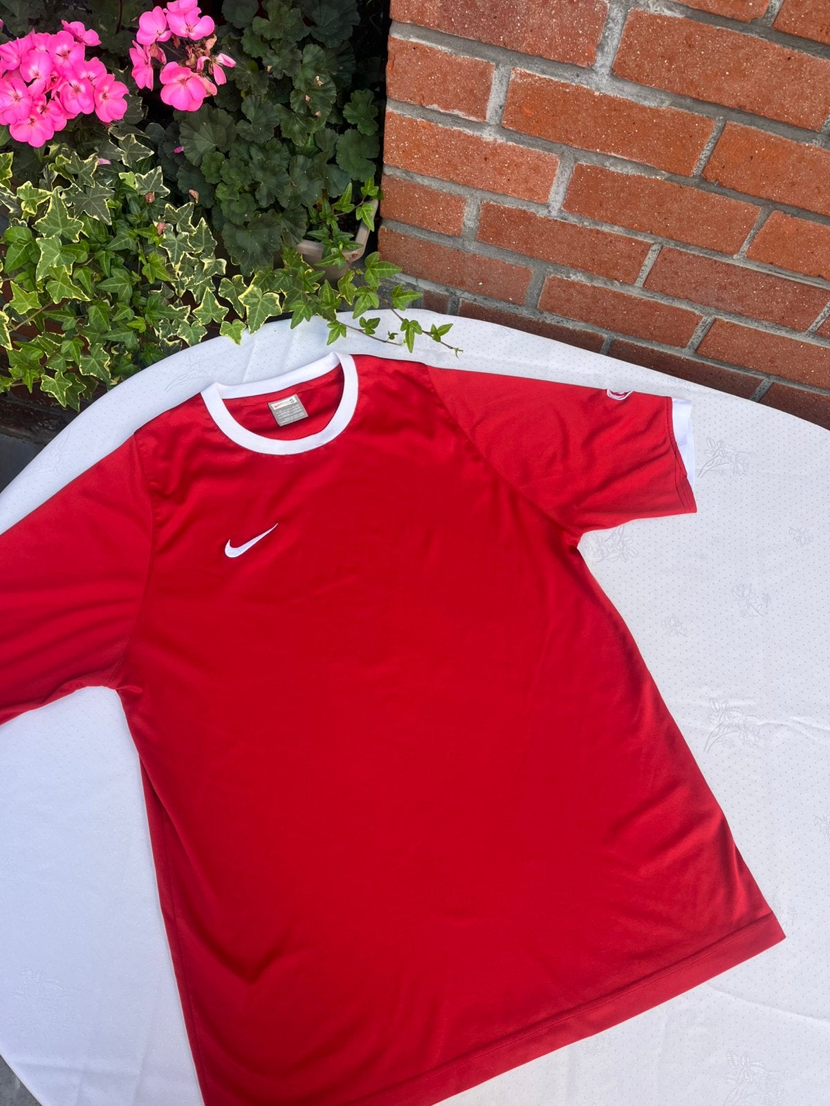 T-shirt de sport rouge Nike M, Sports & Fitness, Enlèvement ou Envoi, Comme neuf, Vêtements, Nike