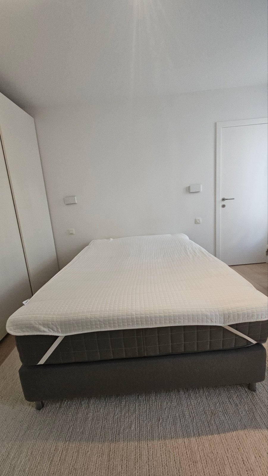 IKEA boxspring 1.40 met topper en matrasbeschermer, Enlèvement, Gris, 200 cm, 140 cm