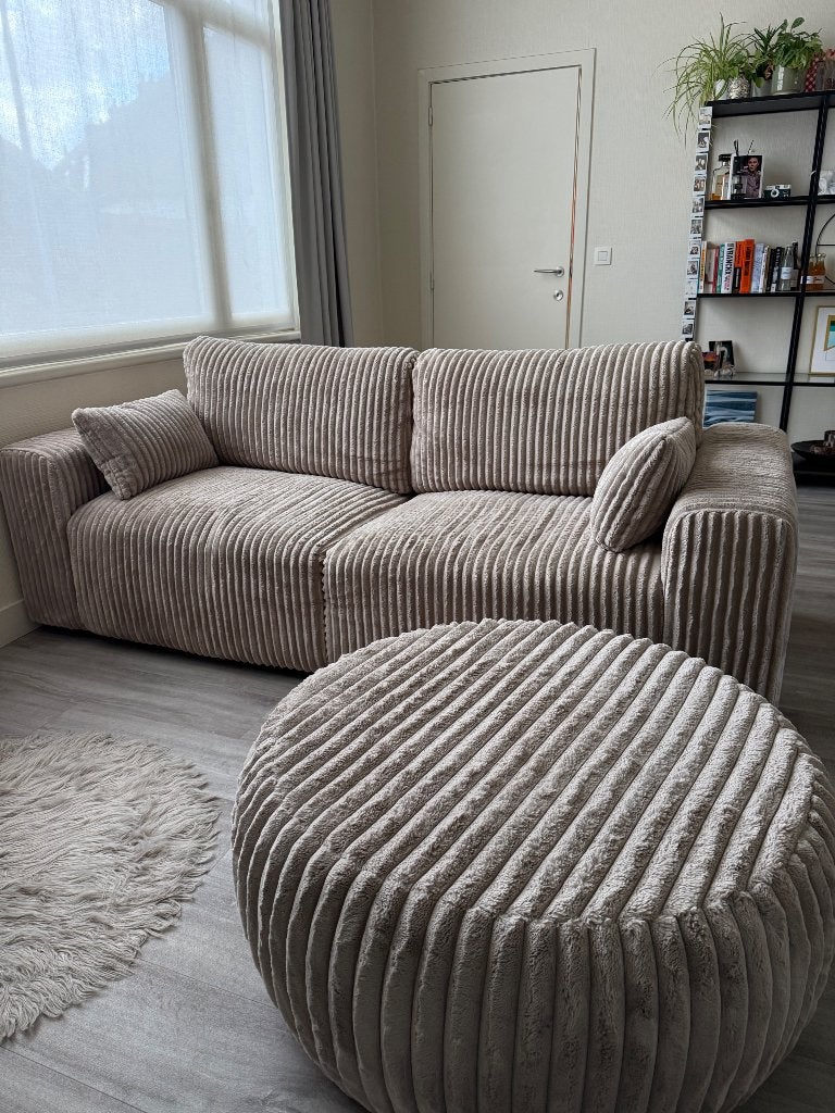 Zetel met bijhorende poef, Ophalen, Zo goed als nieuw, Stof