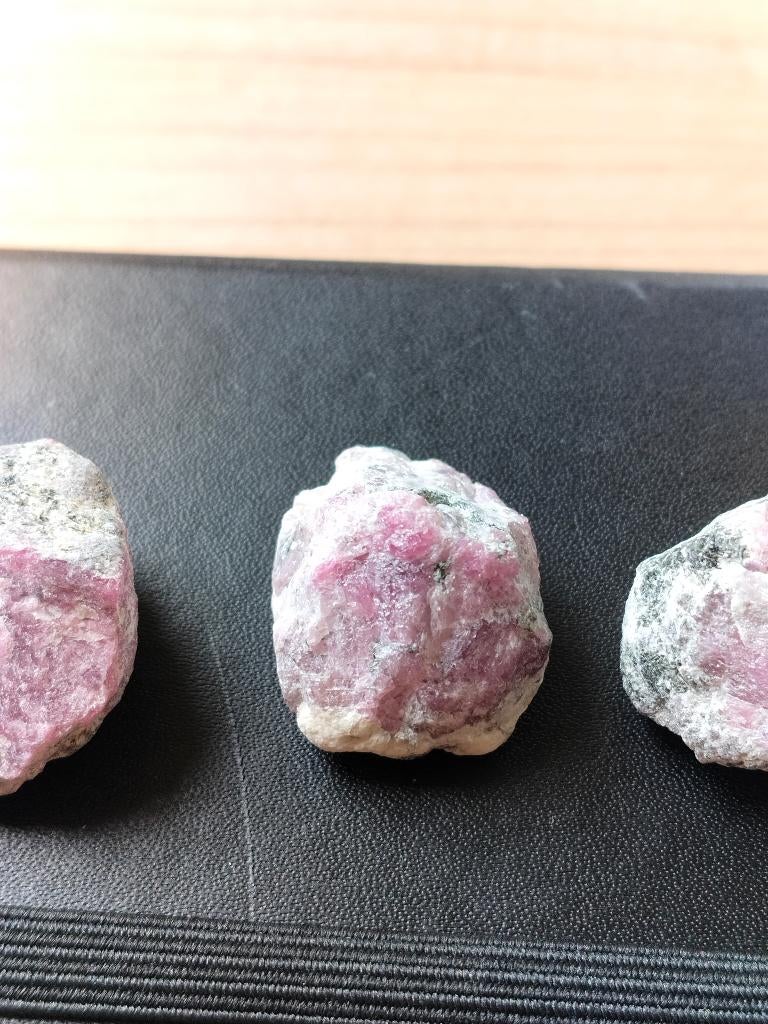 Lot Robijn uit Tanzanië, Ophalen of Verzenden, Mineraal