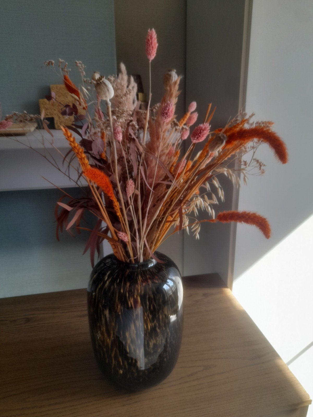 Belles fleurs séchées dans un vase moderne avec impression, Enlèvement