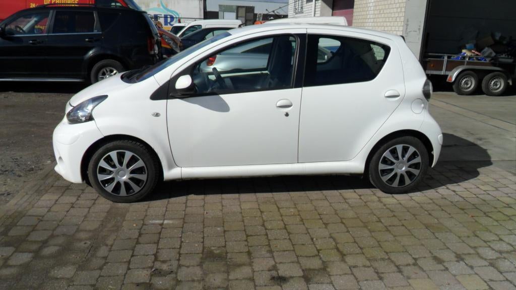 Toyota Aygo, Euro 5, Entreprise, Boîte manuelle, 5 portes