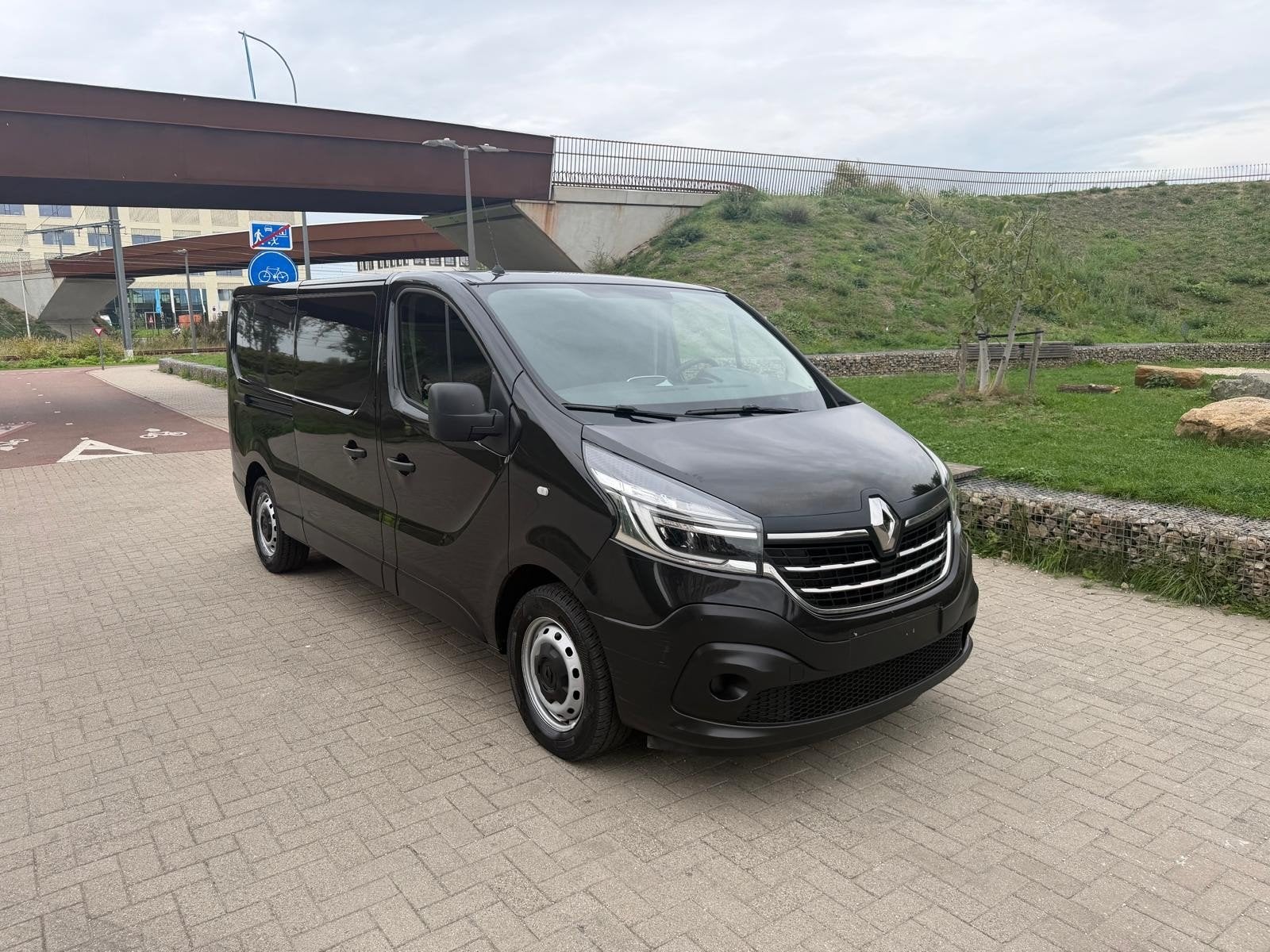 RENAULT TRAFIC 2.0TDCI L2 2021 158 000 KM AC NAV CAMÉRA EURO, Autos, Achat, Euro 6, 3 places, 5 portes