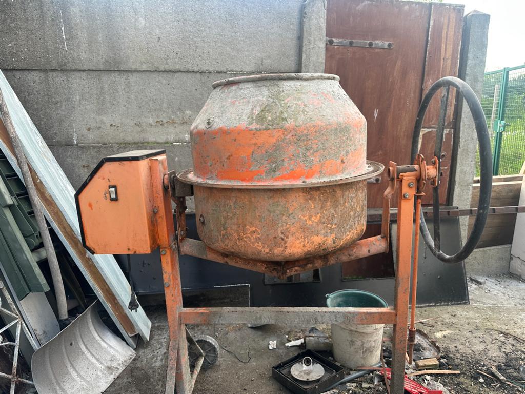Beton Molen 110 L. Te Huur, Ophalen, Gebruikt