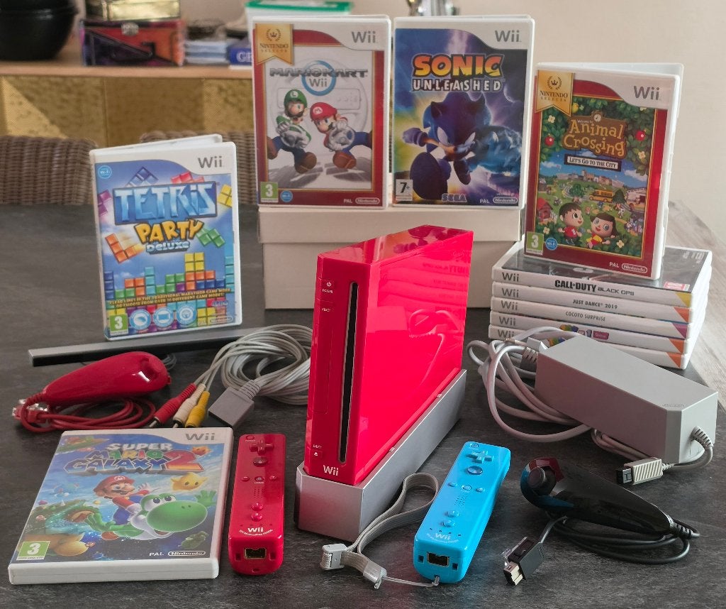 Rode Nintendo Wii Console + Controllers + Games, Games en Spelcomputers, Ophalen of Verzenden, Gebruikt, Met 2 controllers, Met games