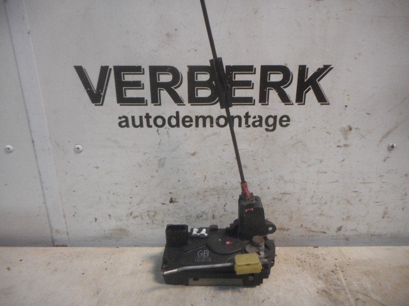 PORTIERSLOT RECHTS ACHTER Astra H SW (L35) (13128116gb), Gebruikt, Opel, Kontakt-opel@opel.com, Bahnhofsplatz
65423  Rüsselsheim am Main, DE