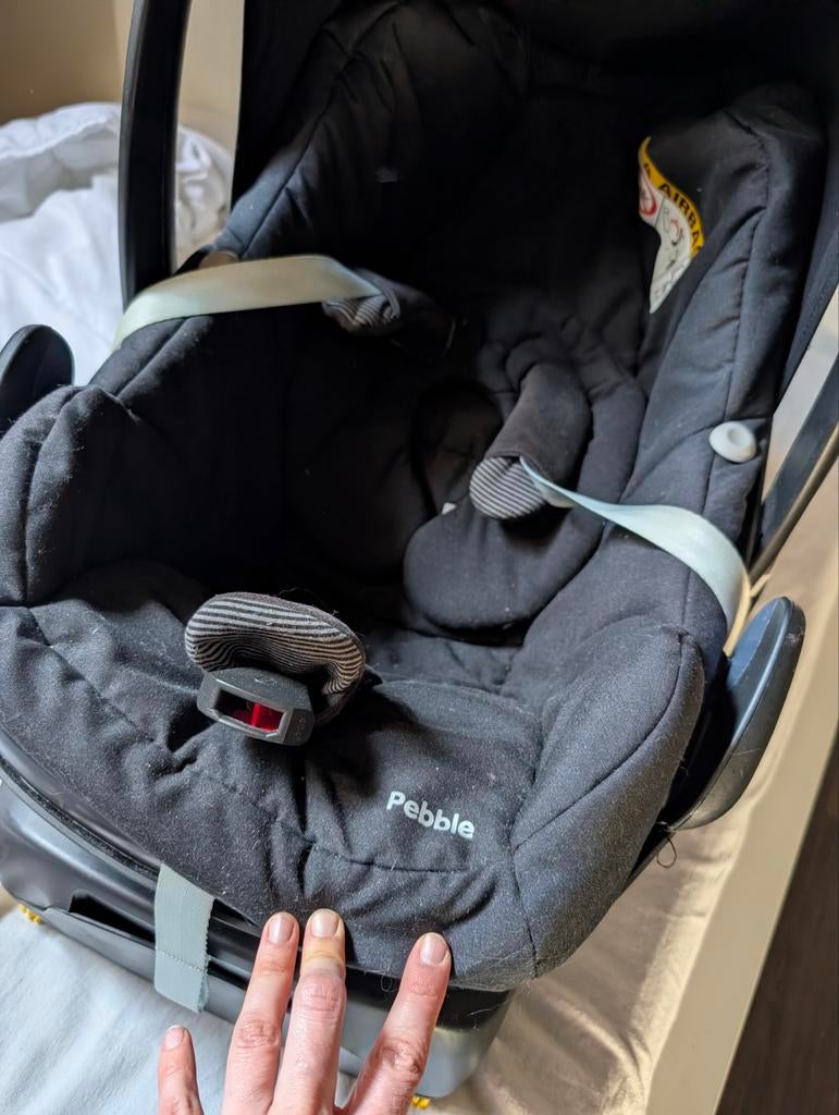 Maxi Cosi Pebble met FamilyFix onderstel, Kinderen en Baby's, Ophalen, Isofix