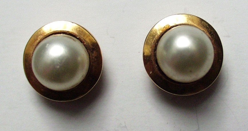 Boucles d'oreilles rondes vintage en perles dorées., Bijoux, Sacs & Beauté, Enlèvement ou Envoi, Or, Boucles d'oreilles