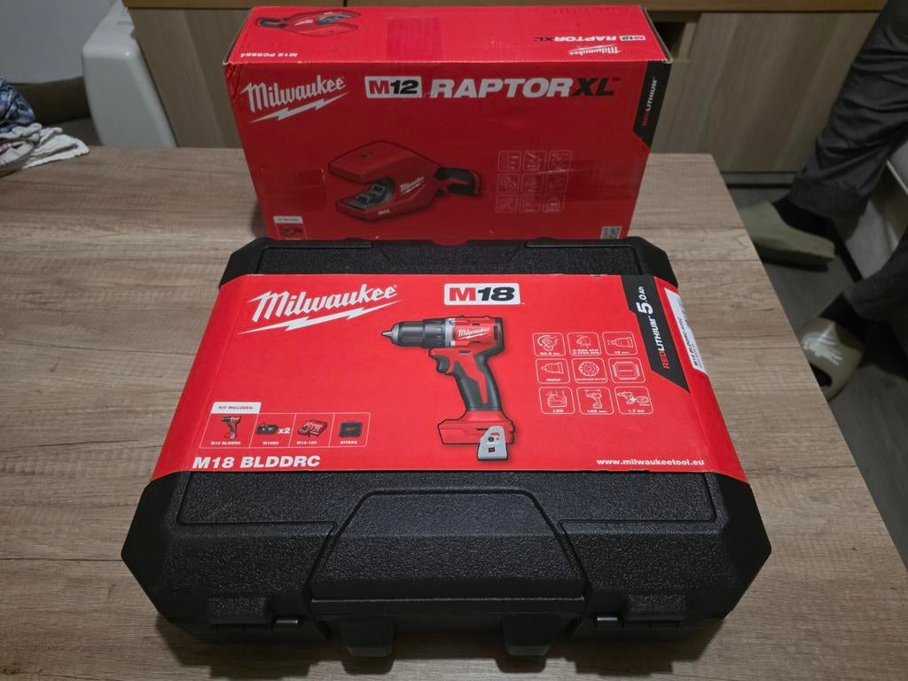 Milwaukee M18™ BLDDRC-502C / M12™ PCSS54 geseald, Ophalen of Verzenden