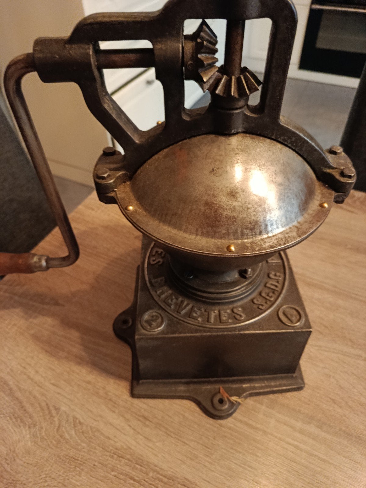oudegrote zware peugeot koffiemolen, Antiek en Kunst, Ophalen