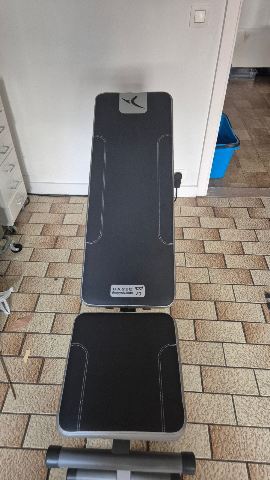 Fitnesbank Domyos BA220, Sport en Fitness, Fitnessmaterialen, Ophalen, Zo goed als nieuw, Benen, Fitnessbank