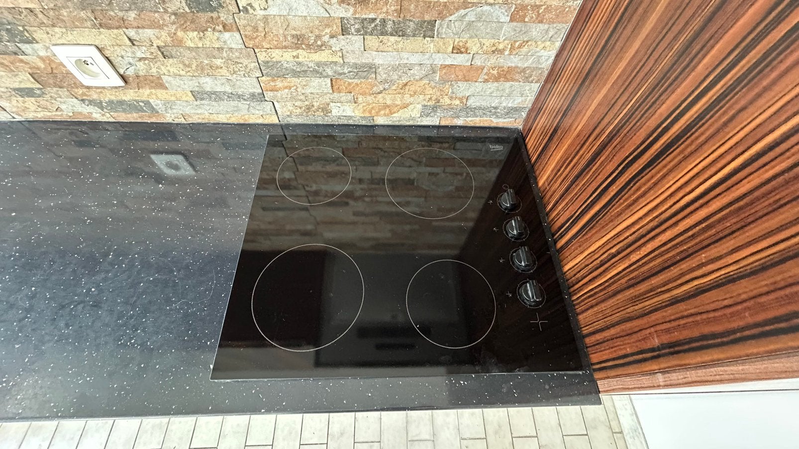 Beko keramische kookplaat met 4 branders, Elektronische apparatuur, Kookplaten, Ophalen, 4 kookzones, Zo goed als nieuw, Inbouw