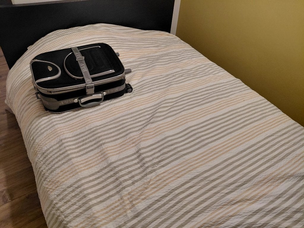 bed (twijfelaar), Ophalen, Zwart, Zo goed als nieuw, 200 cm