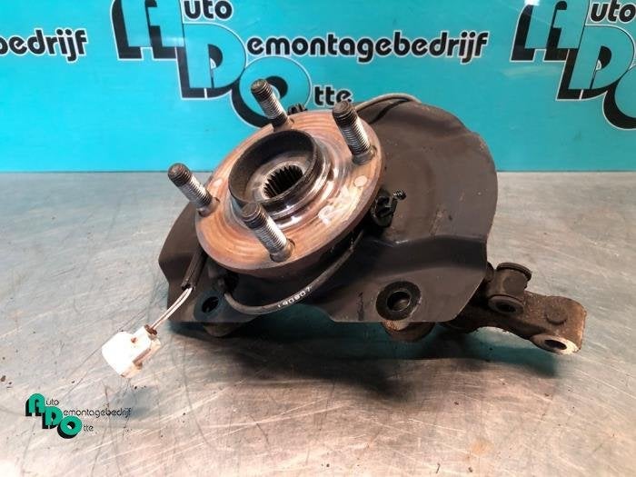 Fusee rechts-voor van een Mitsubishi Space Star (Space Star, Auto-onderdelen, Ophanging en Onderstel, Mitsubishi, Gebruikt, 3 maanden garantie