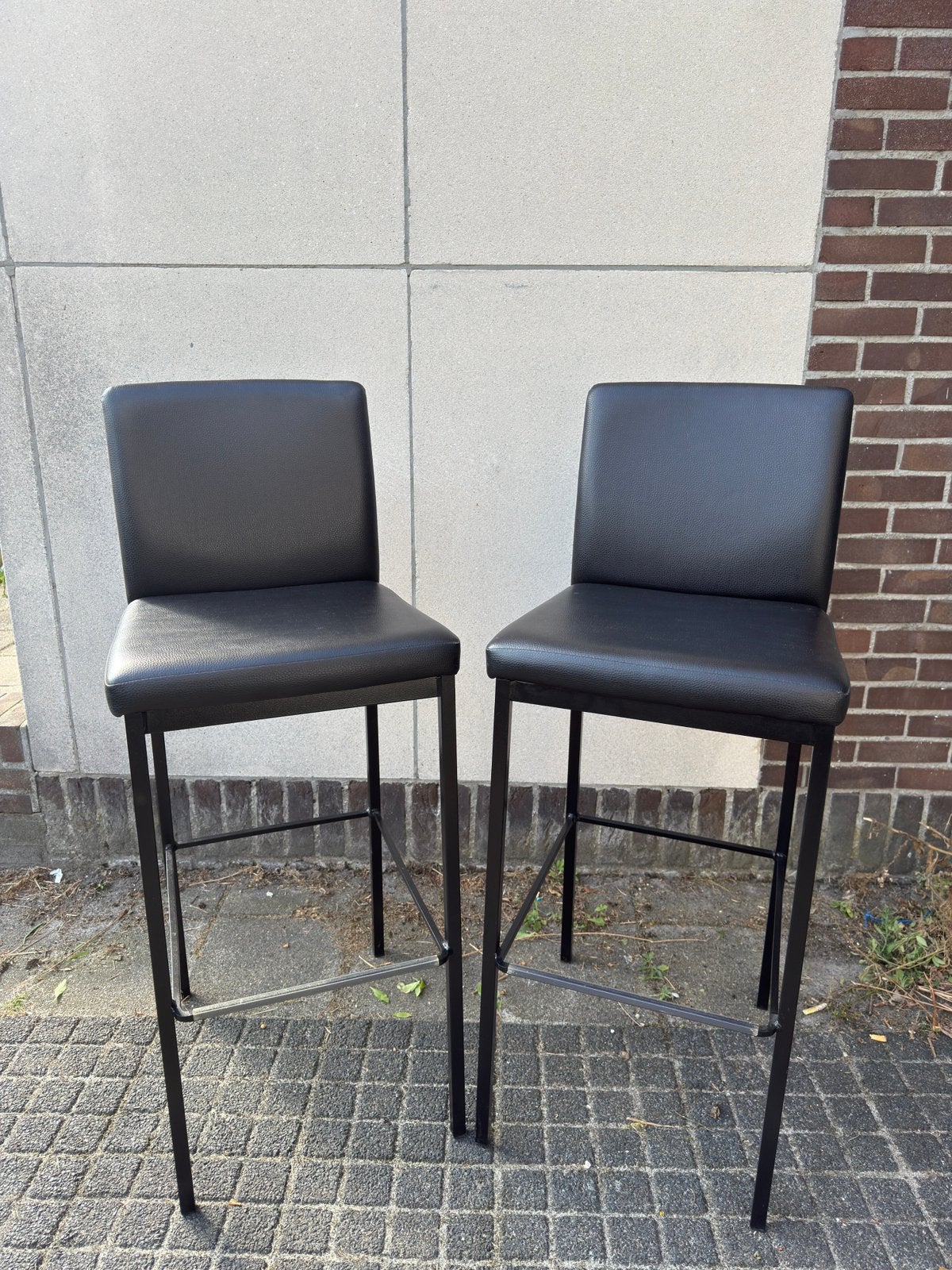 Superbes grands tabourets de bar en similicuir noir, Maison & Meubles, Tabourets de bar, Enlèvement, Comme neuf