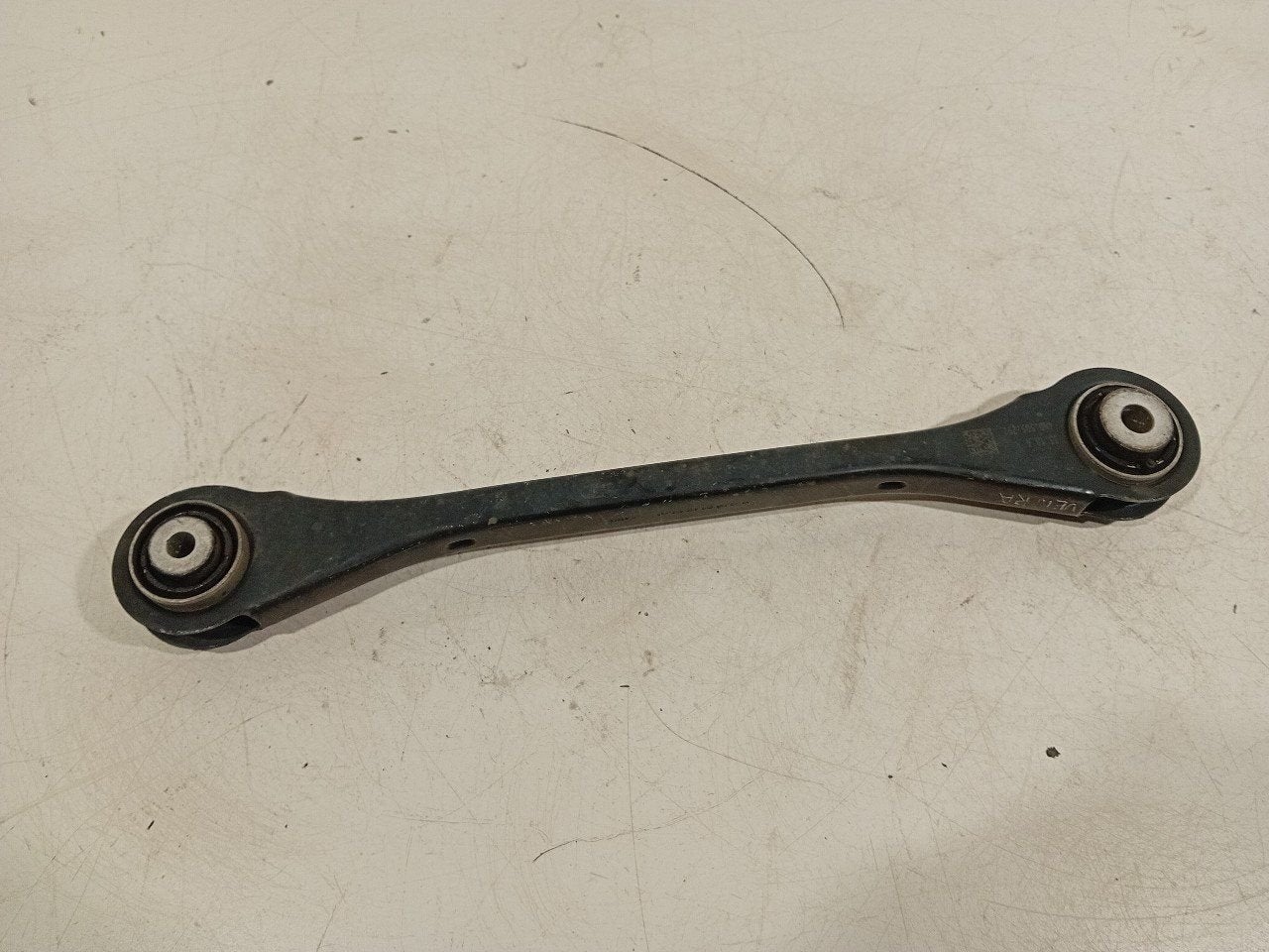 Draagarm rechts achter onder Volkswagen Touareg, Onderdelen@venauto.nl, Van der Ven Autorecycling B.V., Ettenseweg 76, 4706 PB Roosendaal, The Netherlands