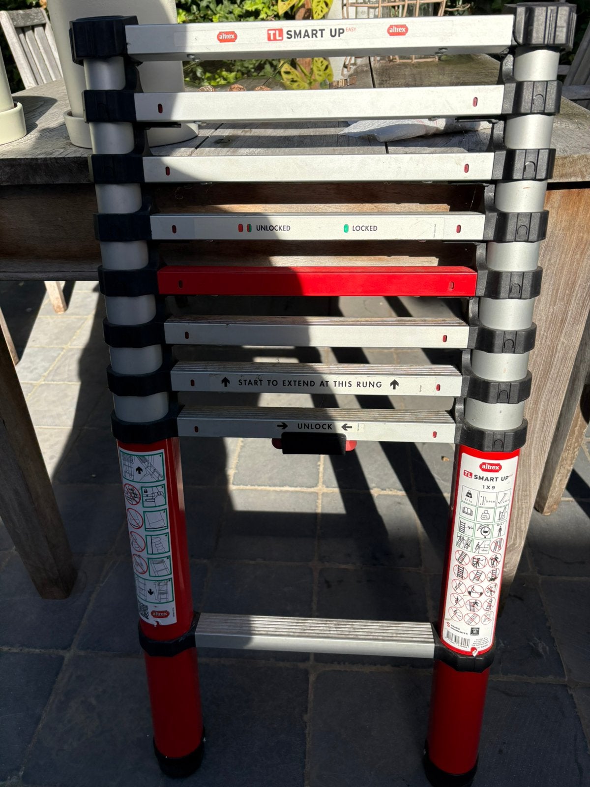 L'échelle extensible Altrex est comme neuve ! ! ! !, Bricolage & Construction, Enlèvement, Comme neuf, Échelle