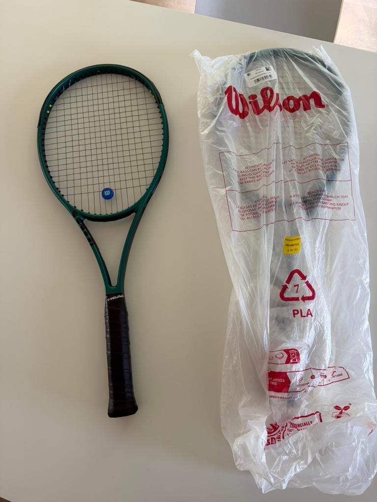 2 Wilson Blade - 1 volledig nieuw / 1 gebruik (vijftal keer), Sport en Fitness, Ophalen of Verzenden, Zo goed als nieuw, Wilson