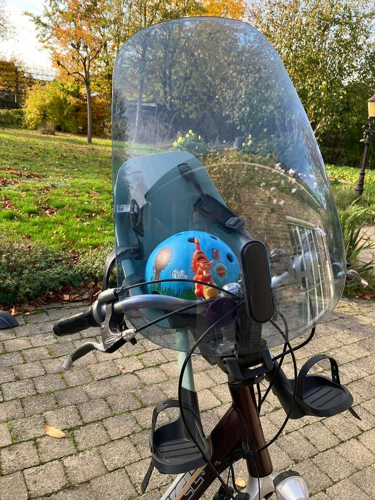 Fietsstoeltje met windscherm en helm, Ophalen, Zo goed als nieuw