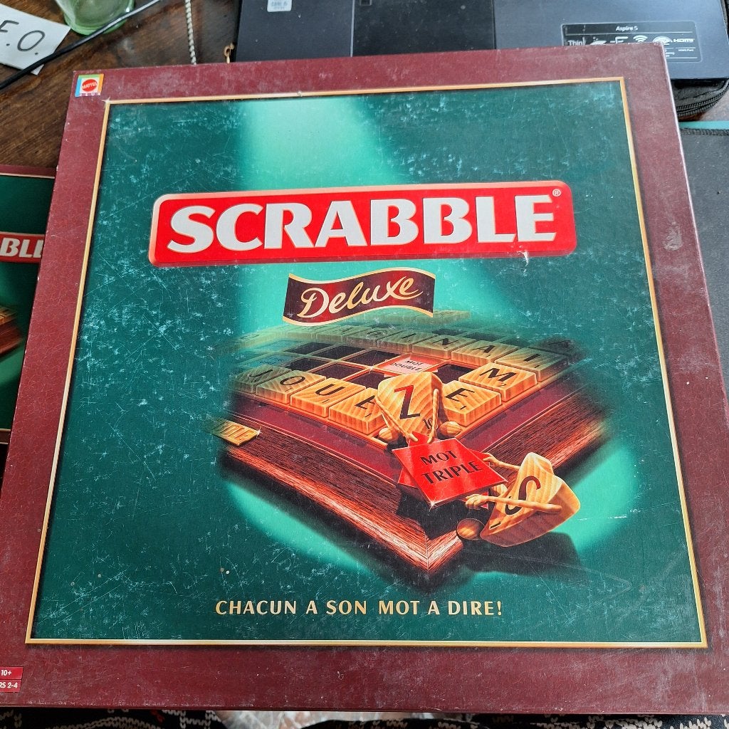 scrabble de luxe 38 x 38 cm lettres bois, Trois ou quatre joueurs, Enlèvement ou Envoi, Utilisé
