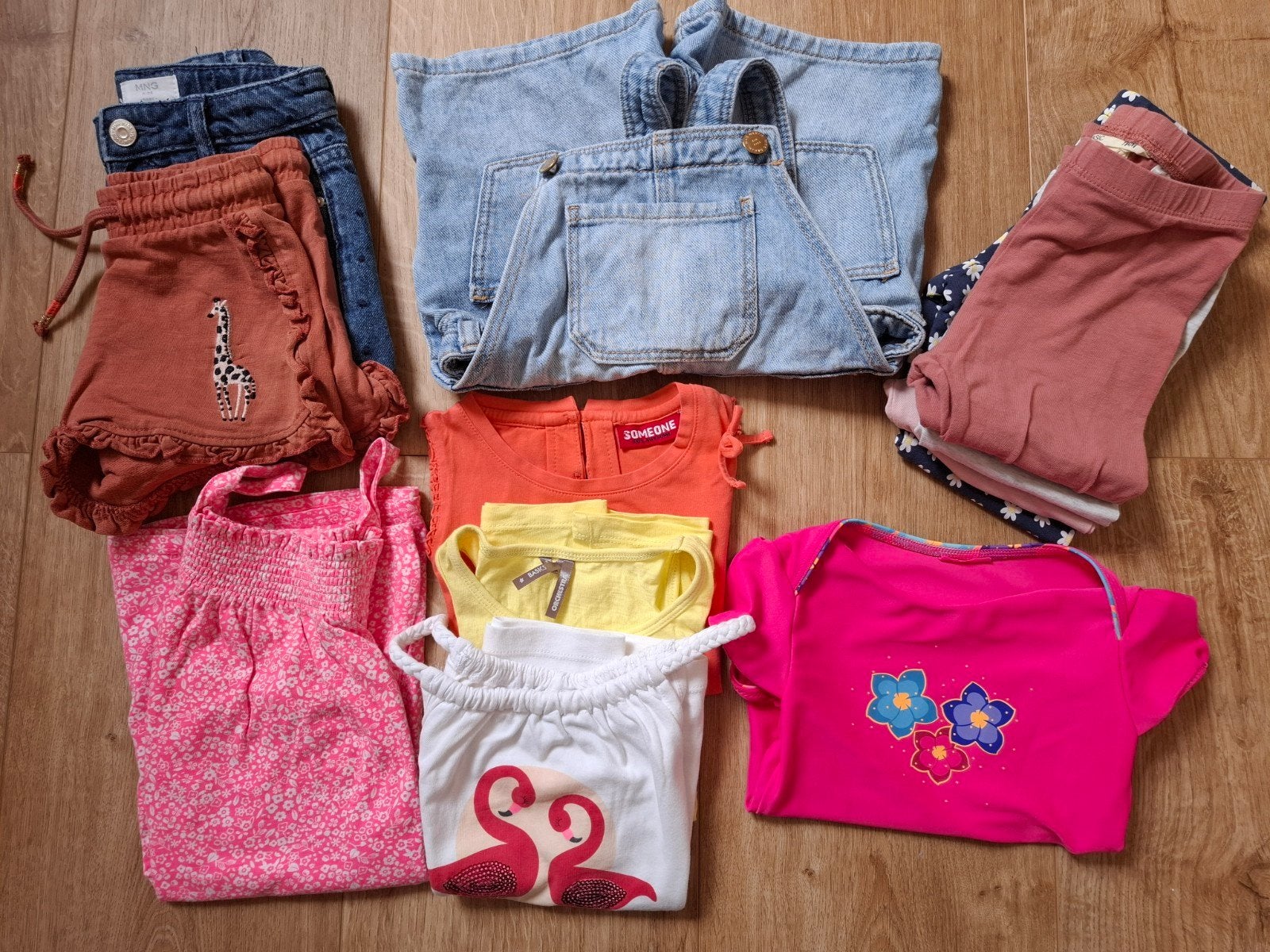 Pakket zomer meisje mt 98-104, Ophalen