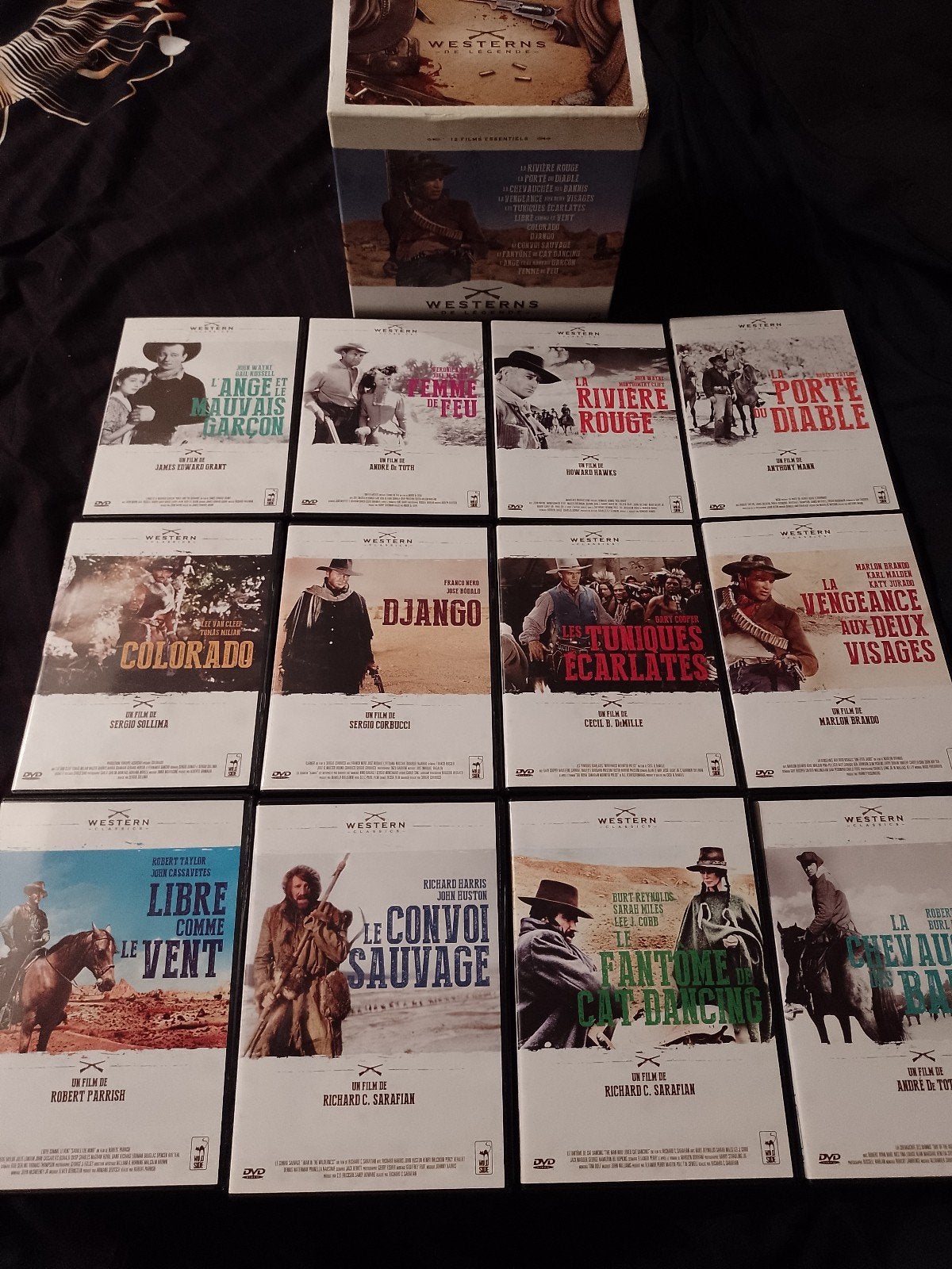 A vendre en coffret dvd Western de légende, Action, Enlèvement ou Envoi, Comme neuf, Comprend un boîtier