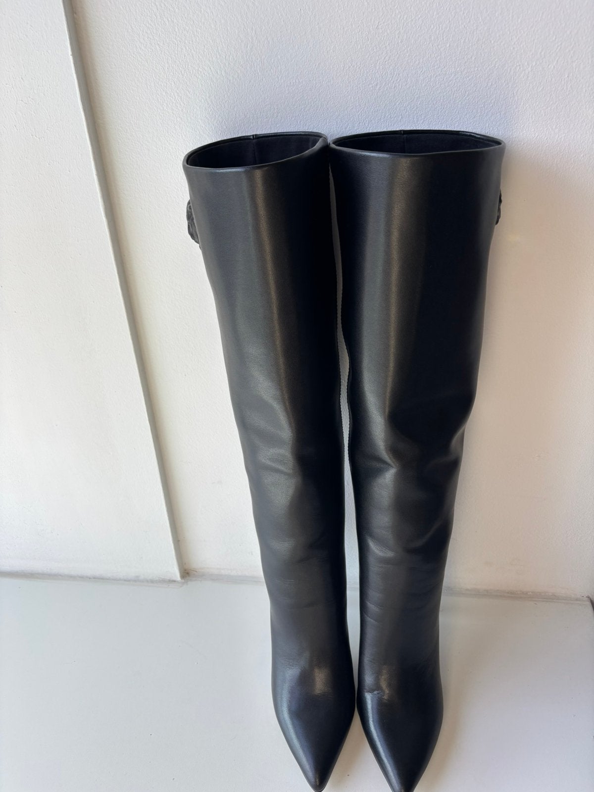 Just Cavalli zwarte pumps met gouden detail, Kleding | Dames, Ophalen, Pumps, Zwart, Zo goed als nieuw