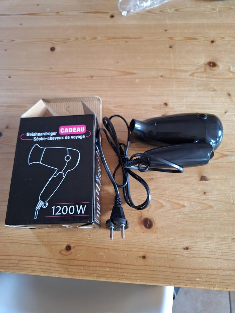 Mini reishaardroger. Nooit gebruikt. 1200 w, Ophalen