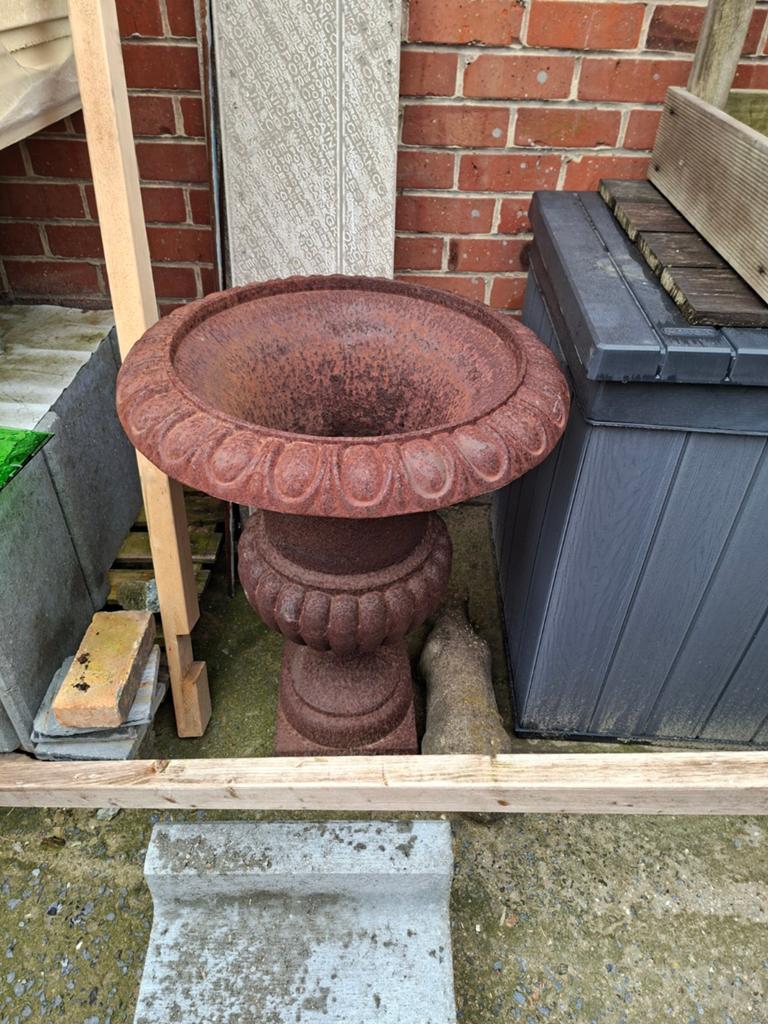 Vase en fonte, Enlèvement