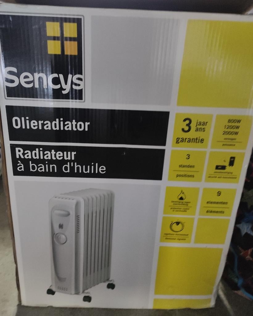 Radiateur à huile neuf sur roulettes, Bricolage & Construction, Chauffage & Radiateurs, Moins de 60 cm, Enlèvement, 80 cm ou plus