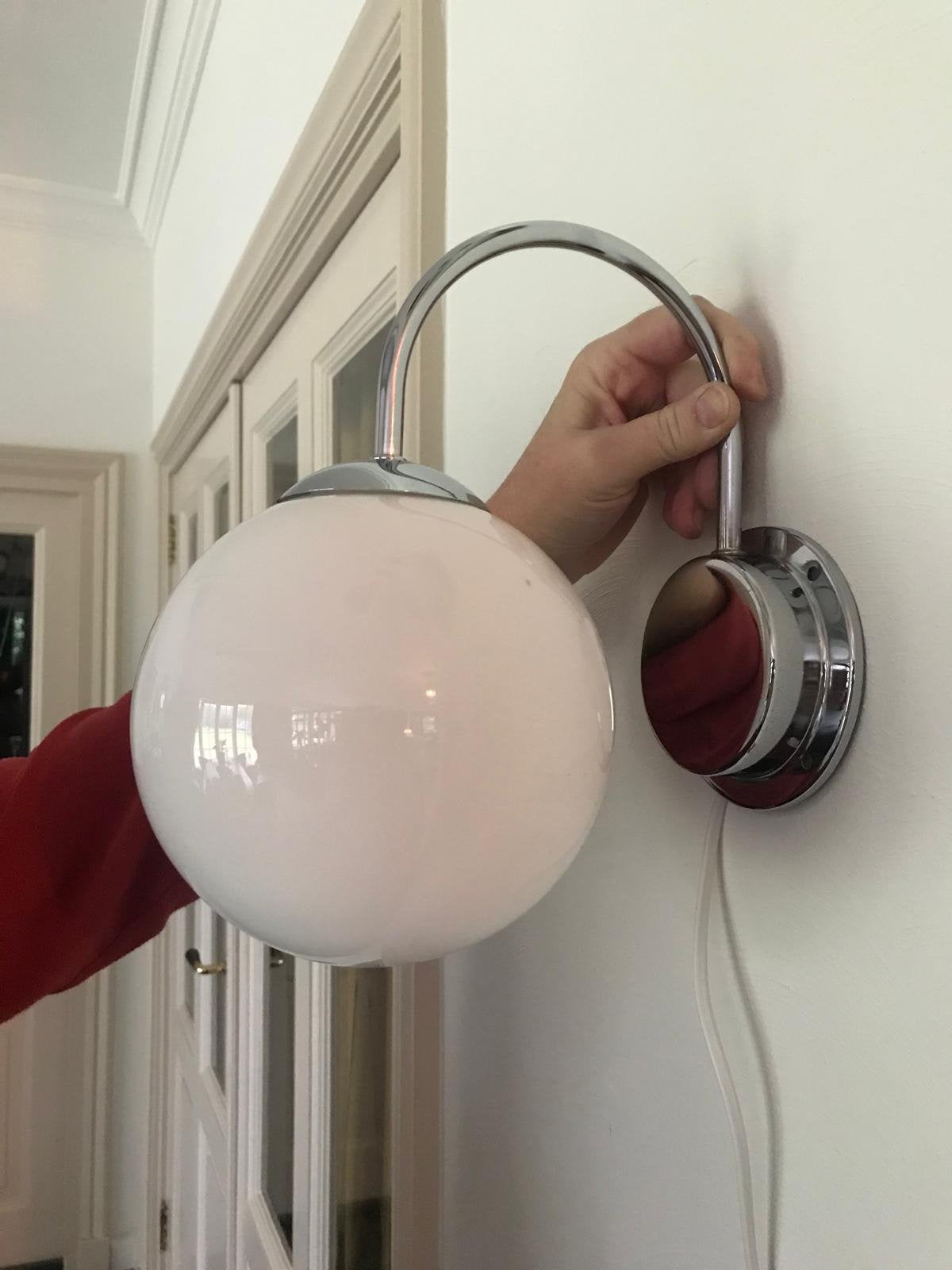 Vintage 1960s wandlamp in chroom + glazen bol, Zo goed als nieuw, Up & down verlichting, Metaal, Wandlamp